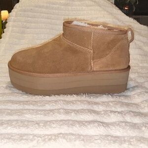 UGG Tan Suede Platform Slippers, never worn before